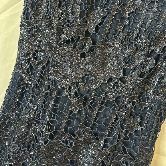 Gorgeous gown for any event ! - Picture 3 of 3